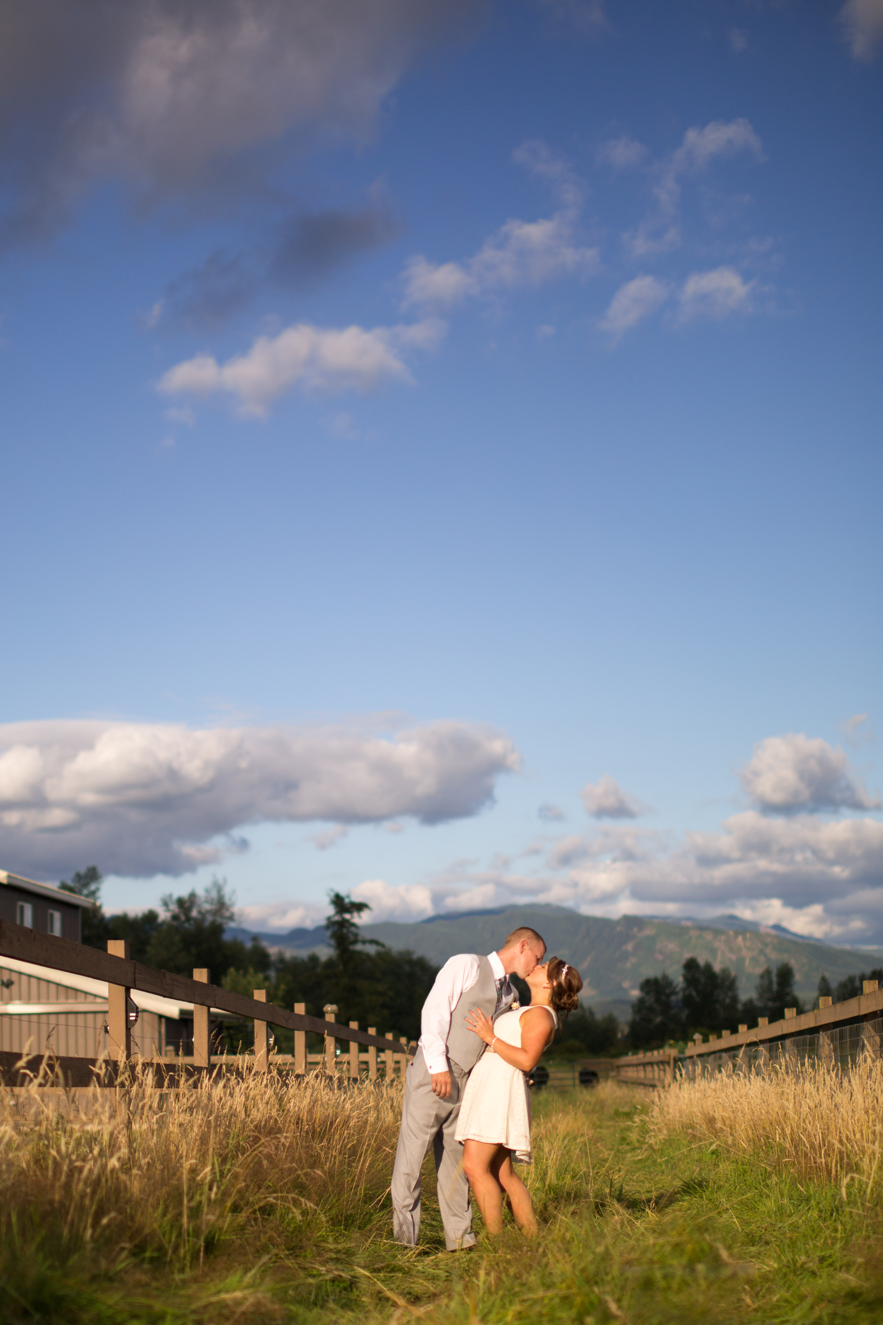 Connor + Zoie {Mountain View Manor – Enumclaw, WA Wedding}